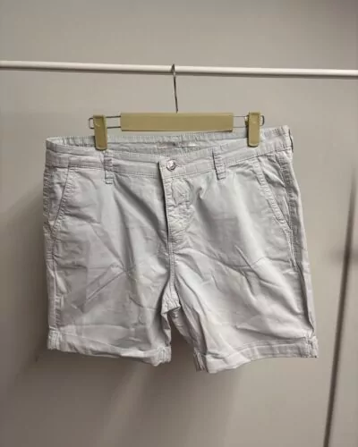 Mac lichtblauw short · maat 40