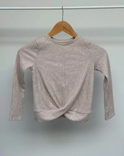 C&A beige sweater · maat 128