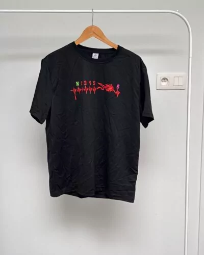 Zwart t-shirt · maat L