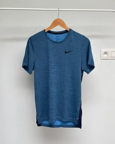 Nike blauw t-shirt · maat S